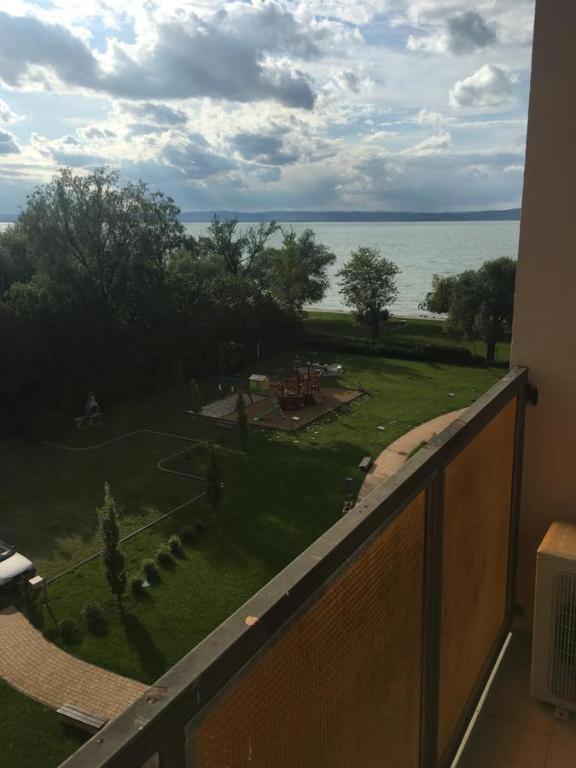 Milan Apartmanok Siófok Esterno foto