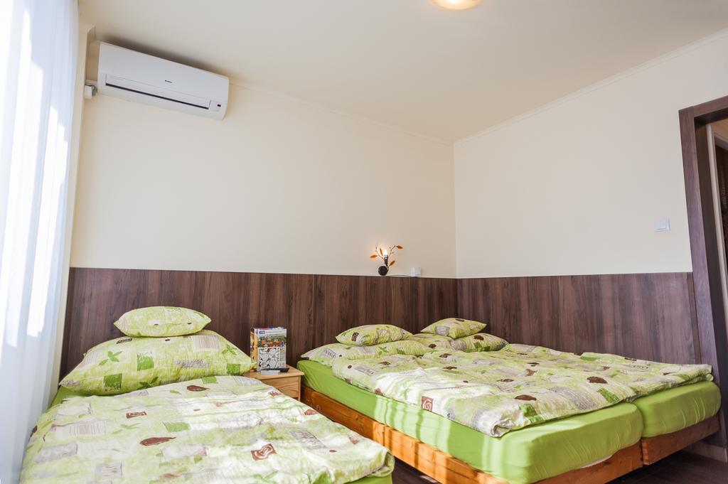 Milan Apartmanok Siófok Esterno foto