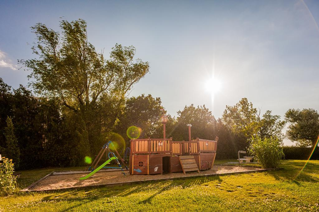 Milan Apartmanok Siófok Esterno foto