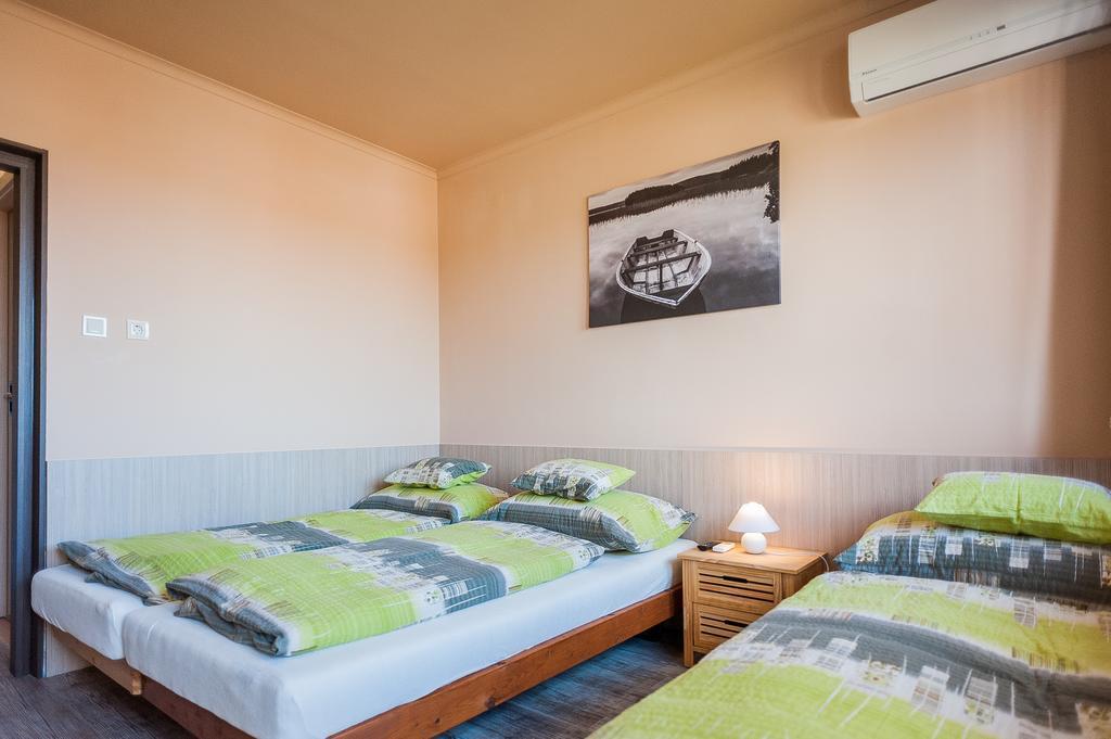 Milan Apartmanok Siófok Esterno foto